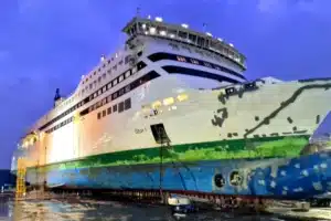 Tallink’s Star I was painted in challenging conditions